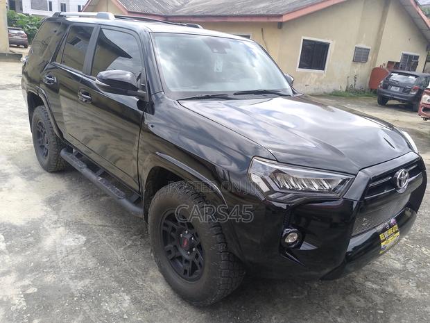 Toyota 4-Runner 2024 Black