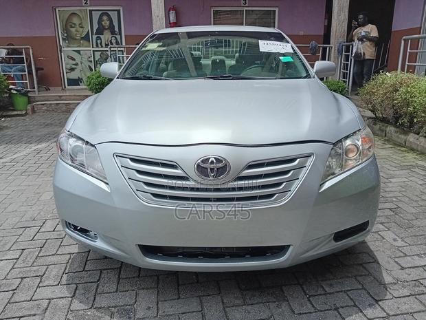 Toyota Camry 2009 Silver