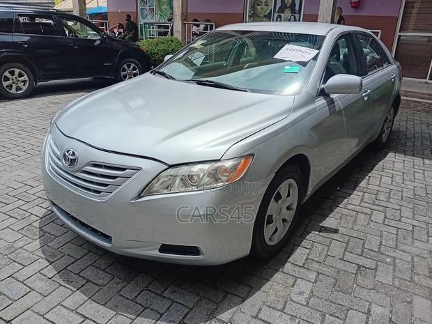Toyota Camry 2009 Silver