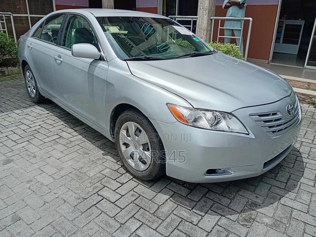 Toyota Camry 2009 Silver