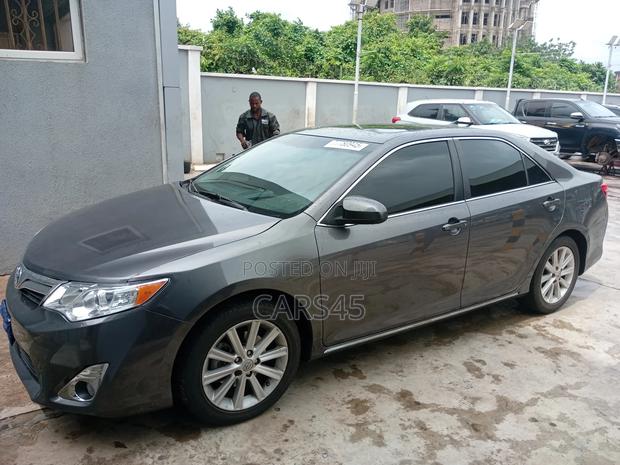 Toyota Camry 2014 Gray