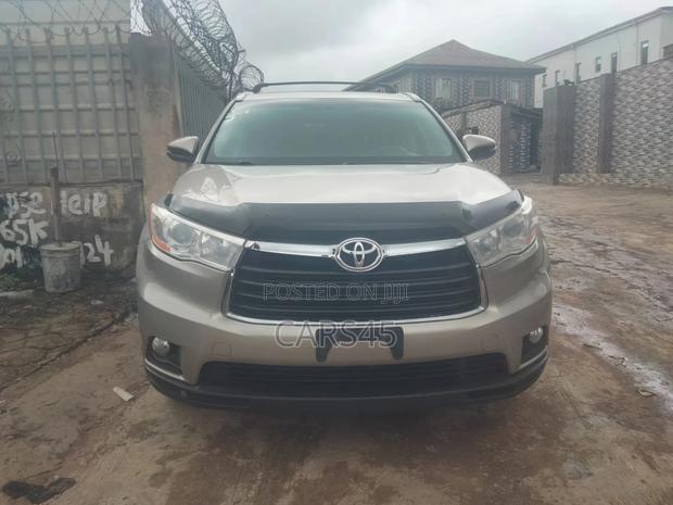 Toyota Highlander 2014 Gold