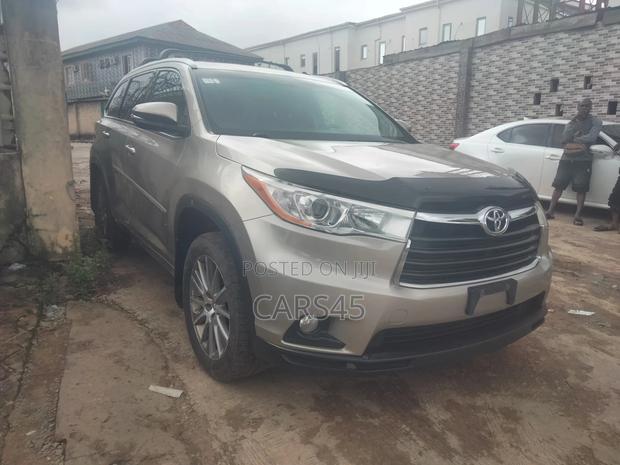 Toyota Highlander 2014 Gold