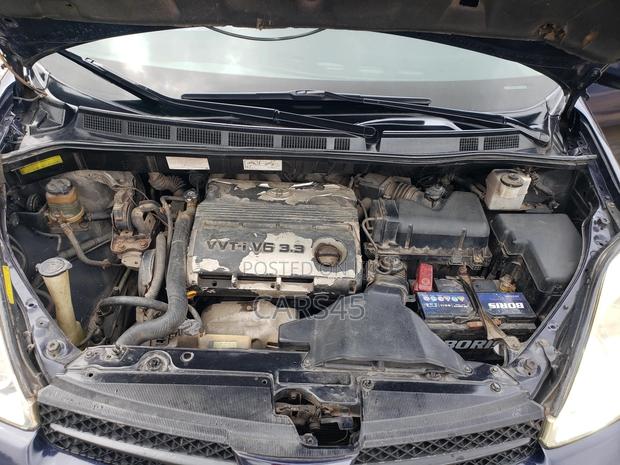 Toyota Sienna 2004 Blue