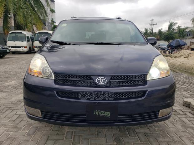 Toyota Sienna 2004 Blue