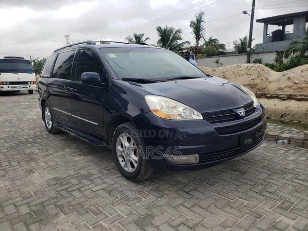 Toyota Sienna 2004 Blue
