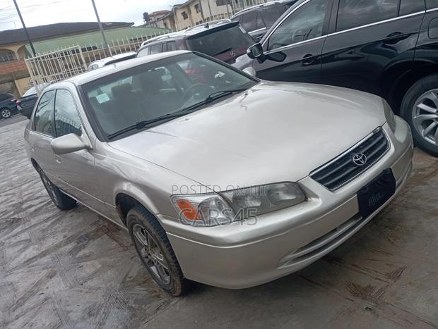 Toyota Camry 2001 Gold