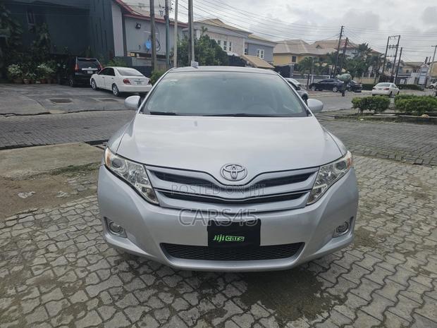 Toyota Venza 2011 Silver