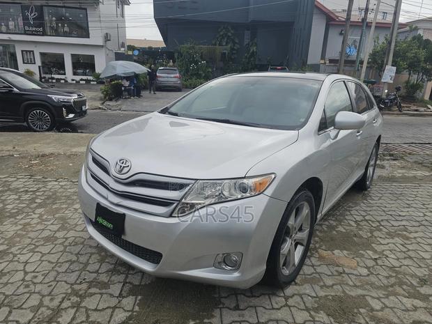 Toyota Venza 2011 Silver