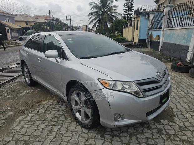 Toyota Venza 2011 Silver