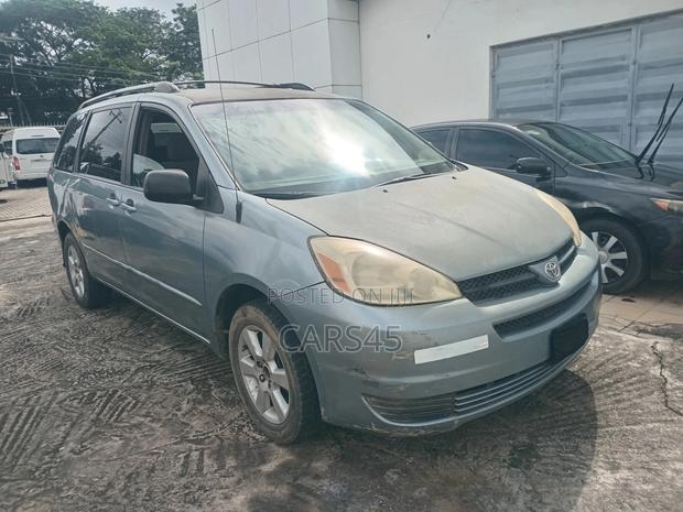 Toyota Sienna 2004 Blue