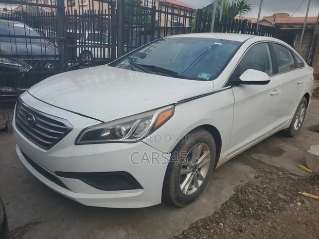 Hyundai Sonata Base Sedan FWD (2.4L 4cyl 6A) 2016 White