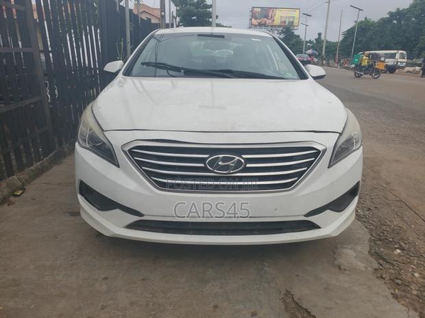 Hyundai Sonata Base Sedan FWD (2.4L 4cyl 6A) 2016 White