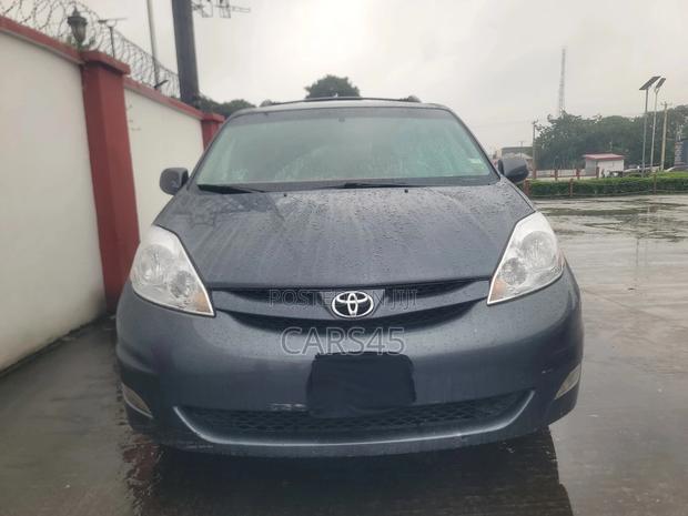 Toyota Sienna 2010 Gray