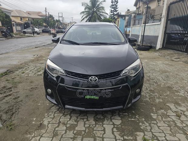 Toyota Corolla 2015 Black