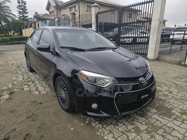 Toyota Corolla 2015 Black