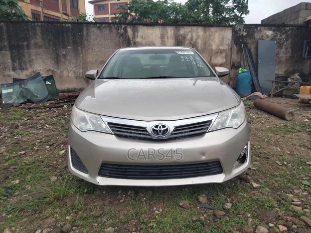 Toyota Camry 2014 Gold