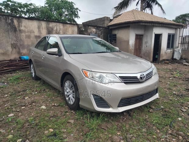 Toyota Camry 2014 Gold