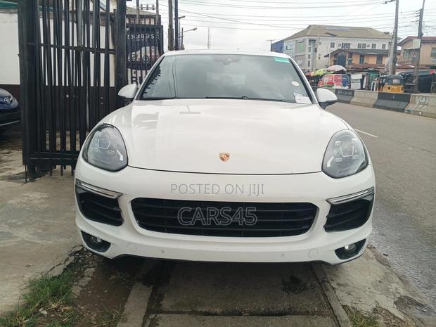 Porsche Cayenne 2015 White