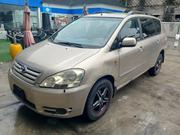 Toyota Avensis 2000 Gold for sale