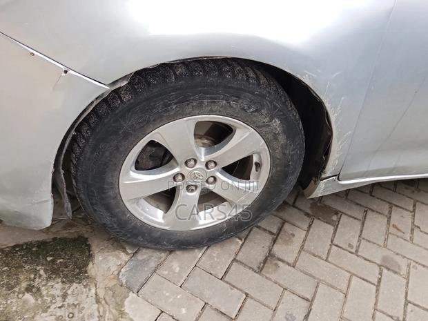 Toyota Sienna 2011 Silver