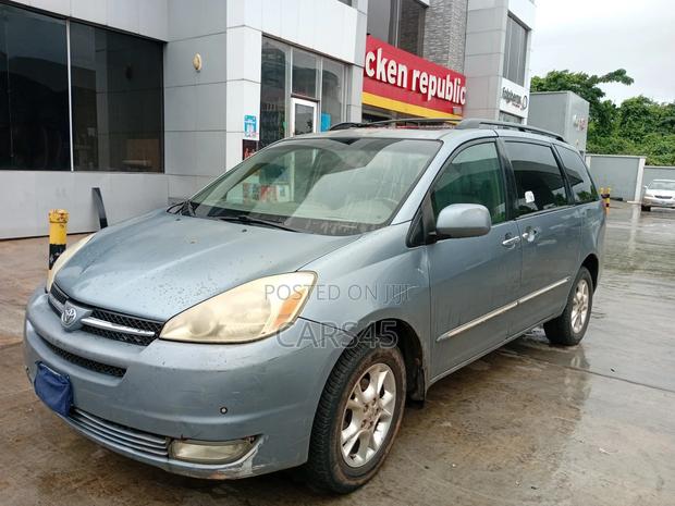 Toyota Sienna 2005 Blue