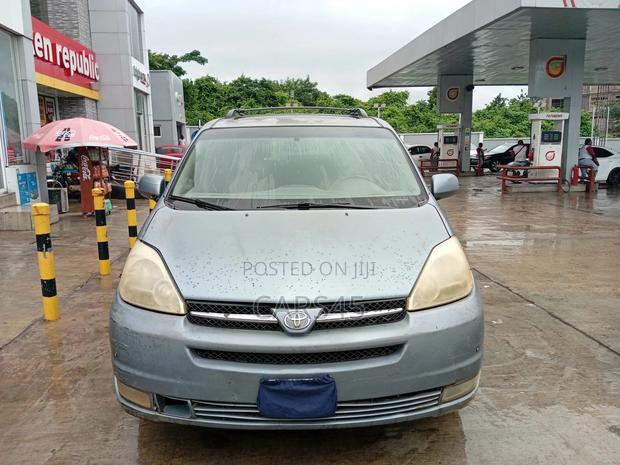 Toyota Sienna 2005 Blue