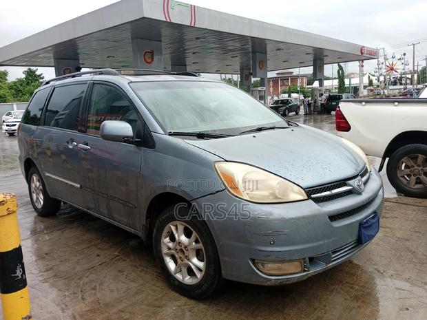 Toyota Sienna 2005 Blue