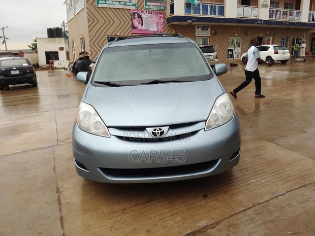 Toyota Sienna 2006 Blue