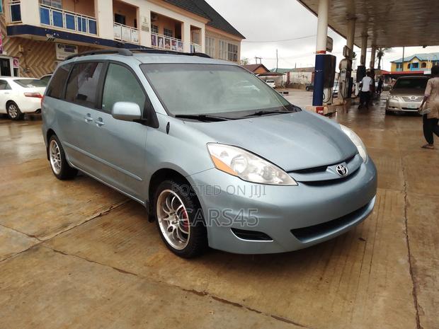 Toyota Sienna 2006 Blue