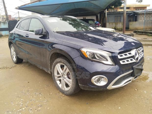 Mercedes-Benz GLA-Class 2019 Blue