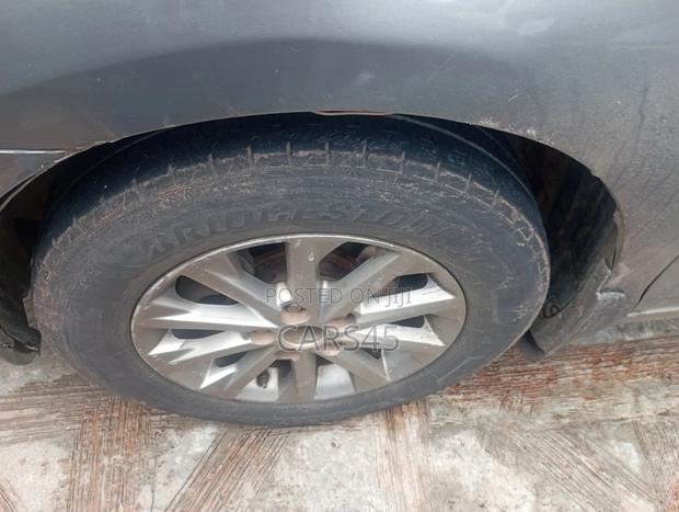 Toyota Camry 2011 Gray