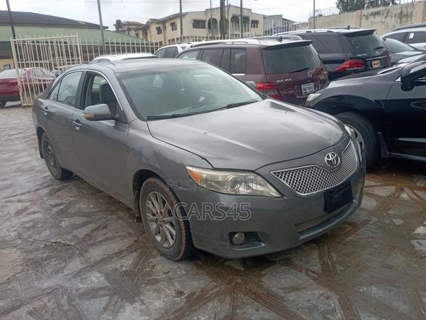 Toyota Camry 2011 Gray