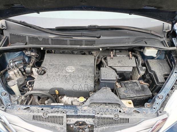 Toyota Sienna 2012 Blue
