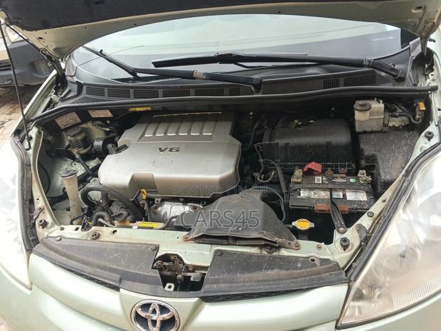 Toyota Sienna 2009 Green