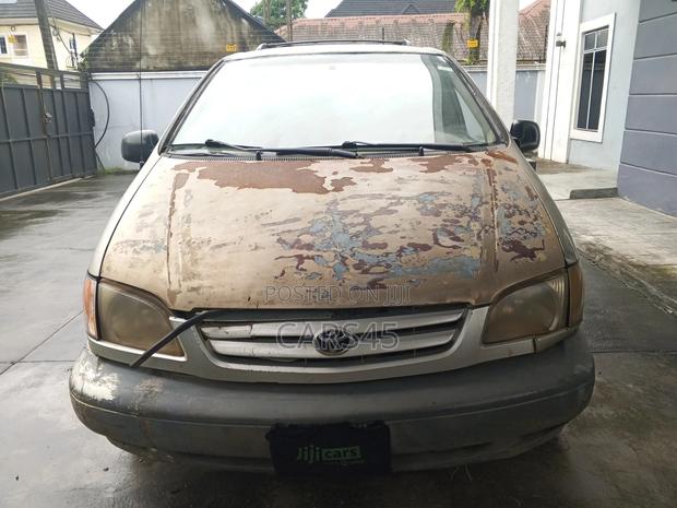 Toyota Sienna CE 2003 Gold