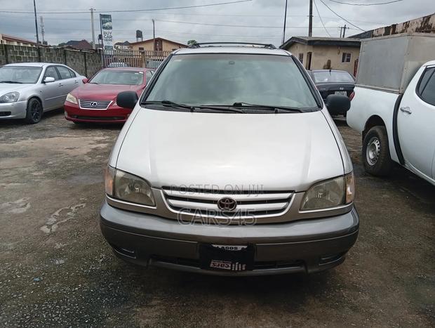 Toyota Sienna XLE 2001 Silver