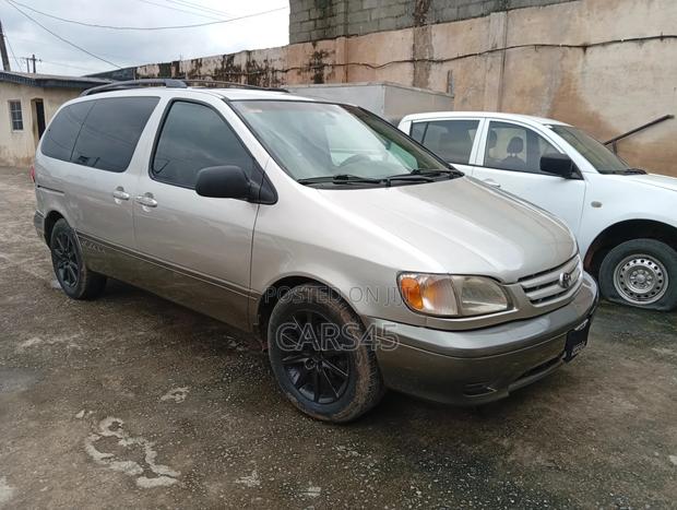 Toyota Sienna XLE 2001 Silver