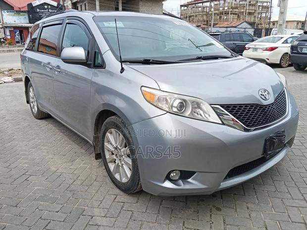 Toyota Sienna 2014 Silver