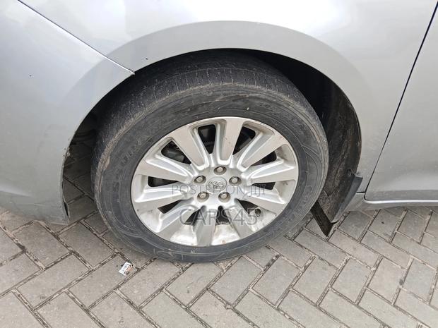 Toyota Sienna 2014 Silver