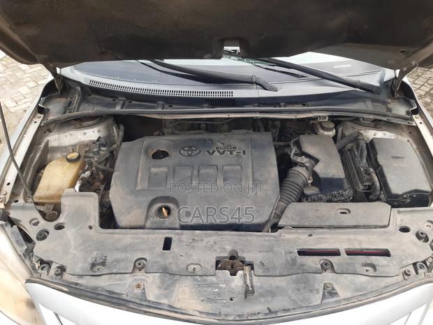 Toyota Corolla 2011 Silver