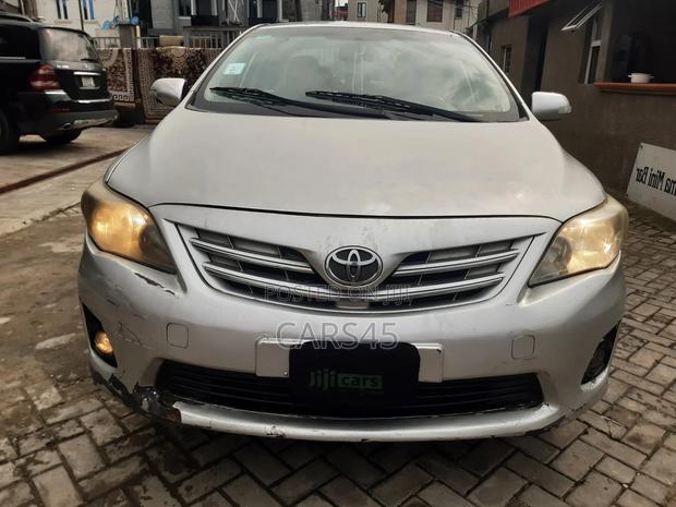 Toyota Corolla 2011 Silver