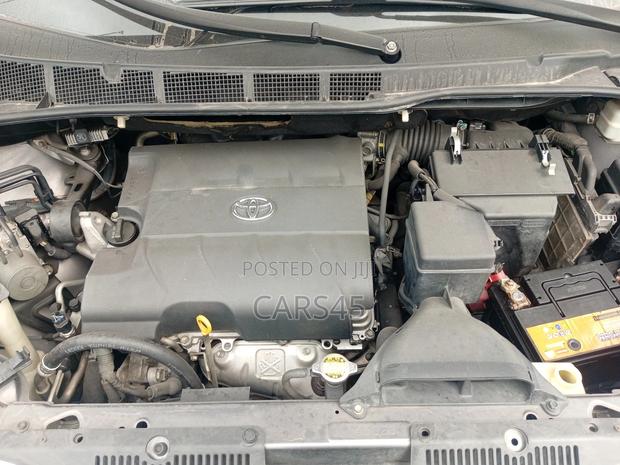 Toyota Sienna 2011 Gray