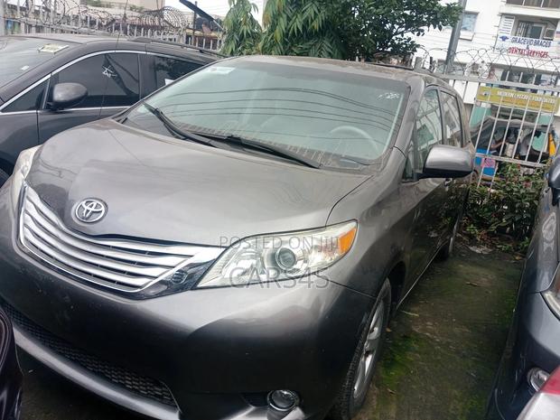 Toyota Sienna 2011 Gray