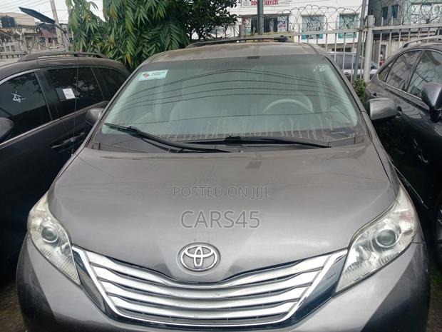 Toyota Sienna 2011 Gray