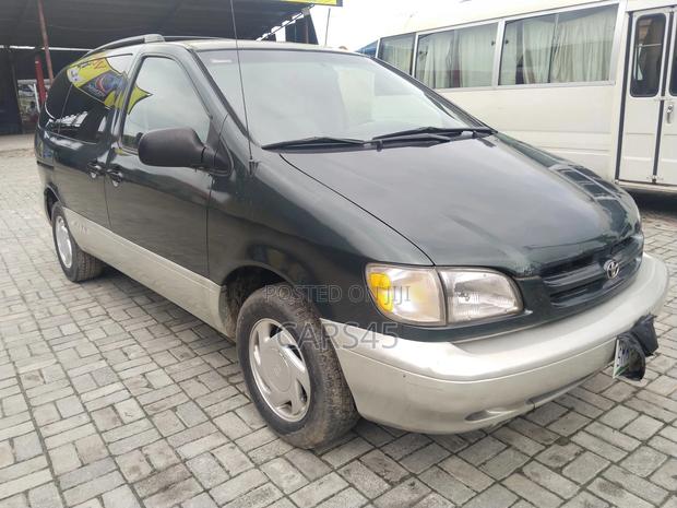 Toyota Sienna 1999 Green