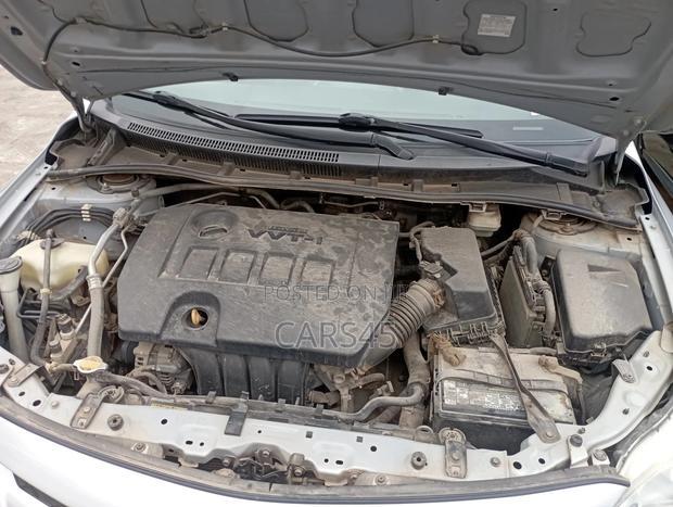 Toyota Corolla 2012 Silver