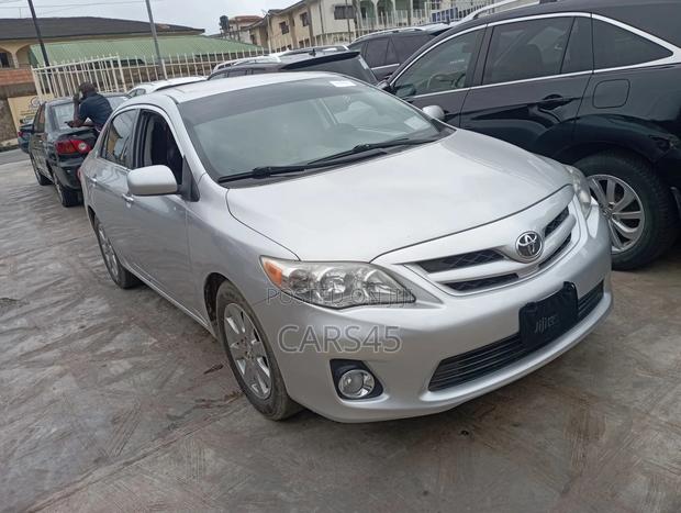 Toyota Corolla 2012 Silver