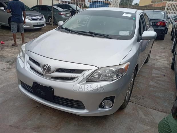 Toyota Corolla 2012 Silver
