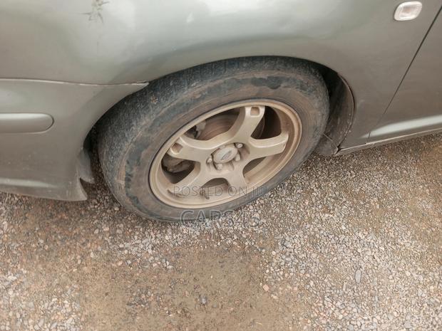 Toyota Avensis 2006 Gray